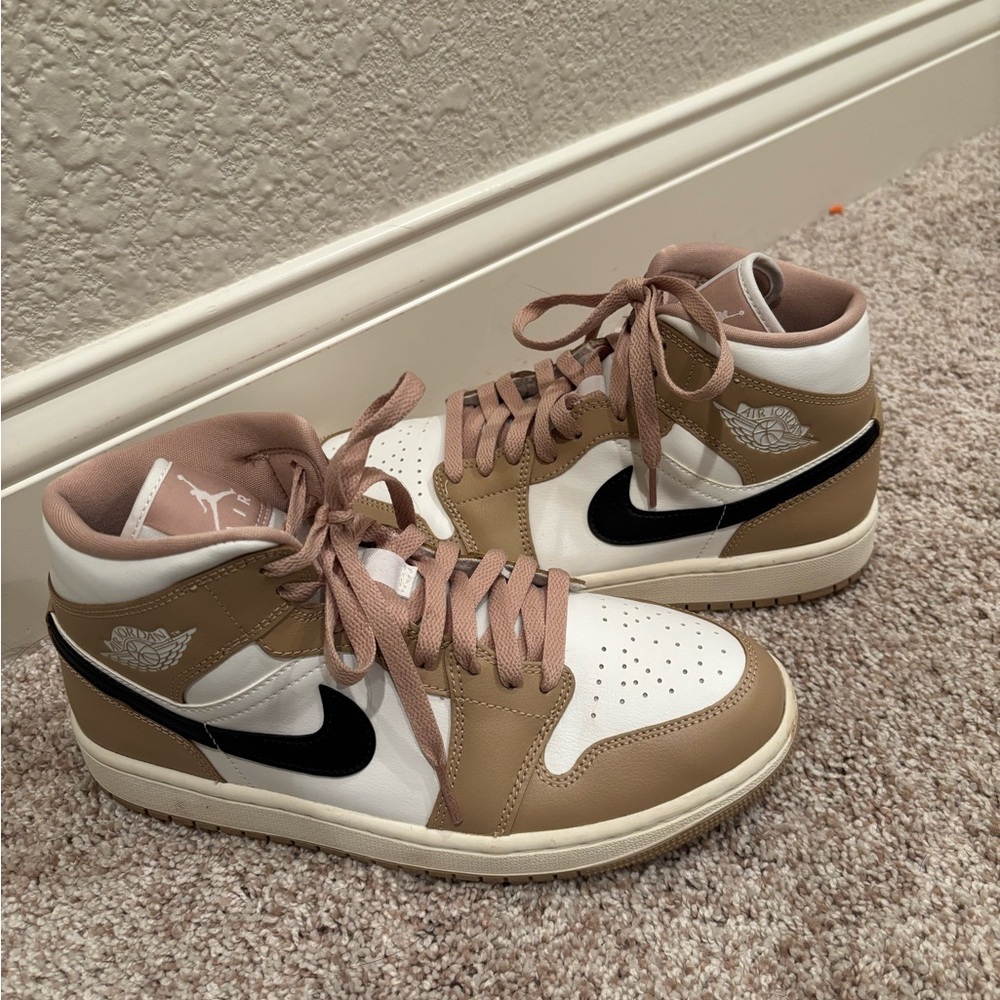 Women’s Air Jordan 1 Mid Sneakers